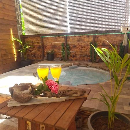 Kami Lodge F3 Jacuzzi Riviere-Salee Exterior foto